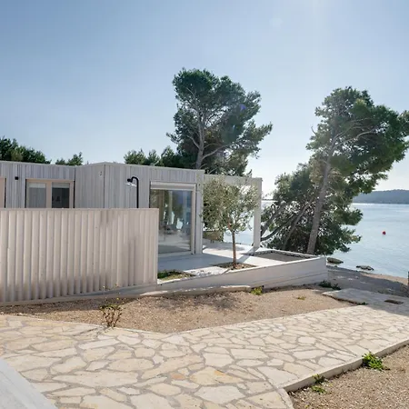 Luna Buqez - 1st Sea Line By Villa