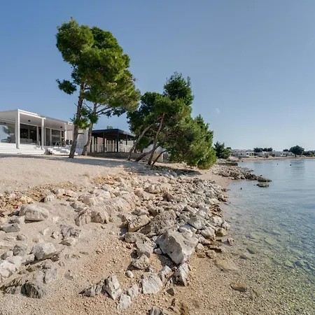 Luna Buqez - 1st Sea Line By Drage