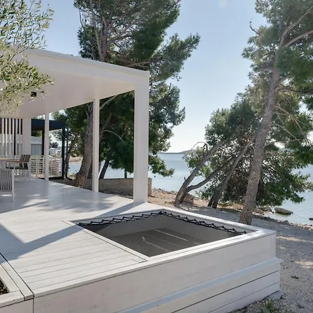 Villa Luna Buqez - 1st Sea Line By