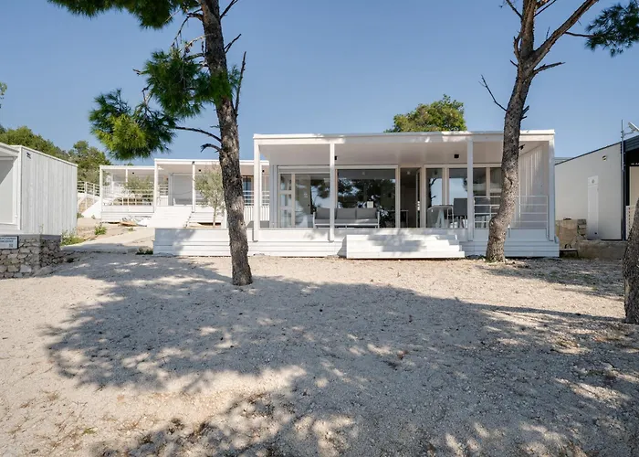 Vila Luna Buqez - 1st Sea Line By *
