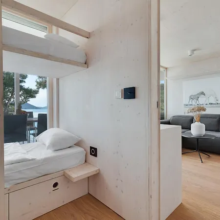 Vila Luna Buqez - 1st Sea Line By