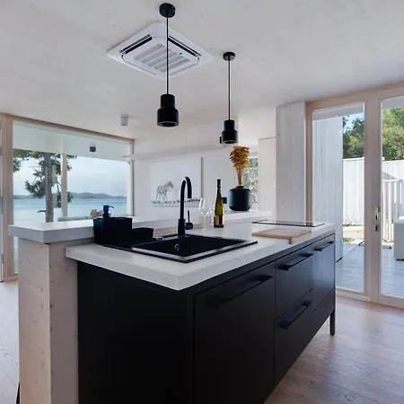 Vila Luna Buqez - 1st Sea Line By