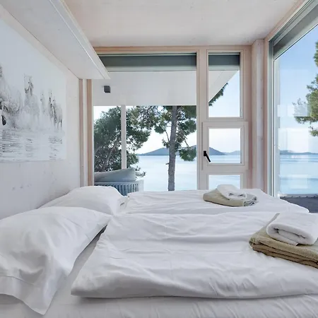 Luna Buqez - 1st Sea Line By Vila *