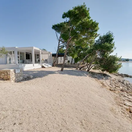 Luna Buqez - 1st Sea Line By * Drage