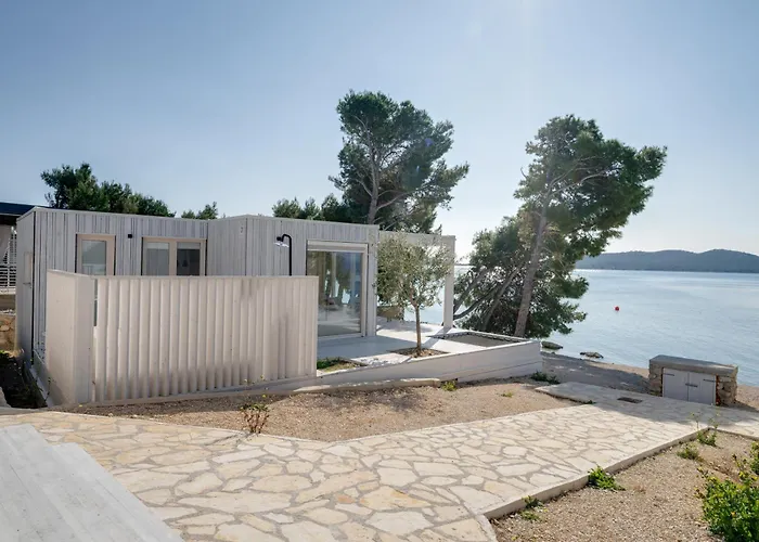 Luna Buqez - 1st Sea Line By Villa