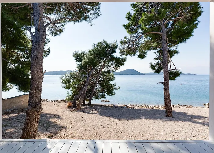 Villa Luna Buqez - 1st Sea Line By *