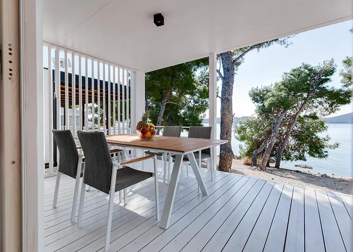 Luna Buqez - 1st Sea Line By *