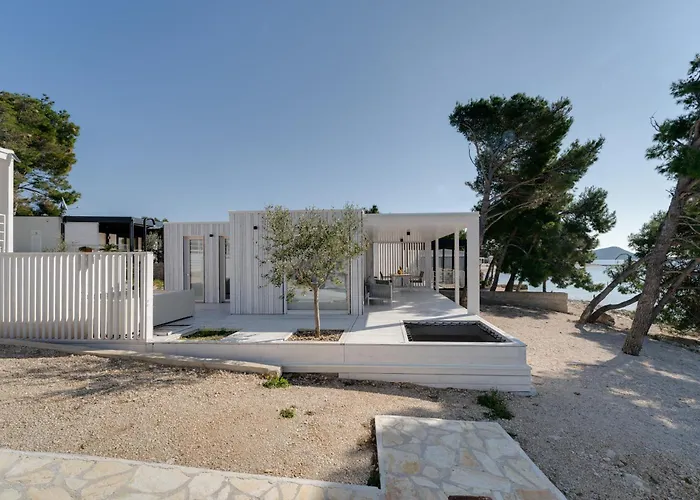 Luna Buqez - 1st Sea Line By