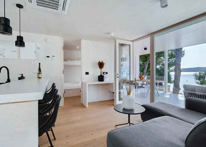 Luna Buqez - 1st Sea Line By Villa