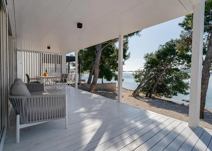 Luna Buqez - 1st Sea Line By *