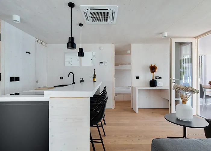 Luna Buqez - 1st Sea Line By Villa