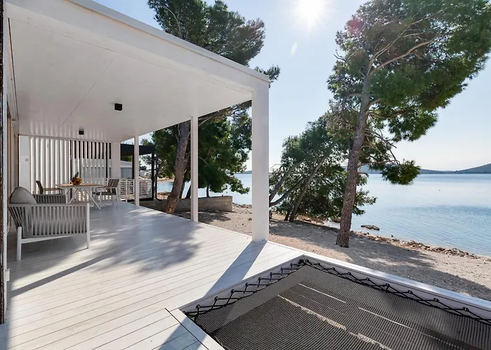 Villa Luna Buqez - 1st Sea Line By Drage