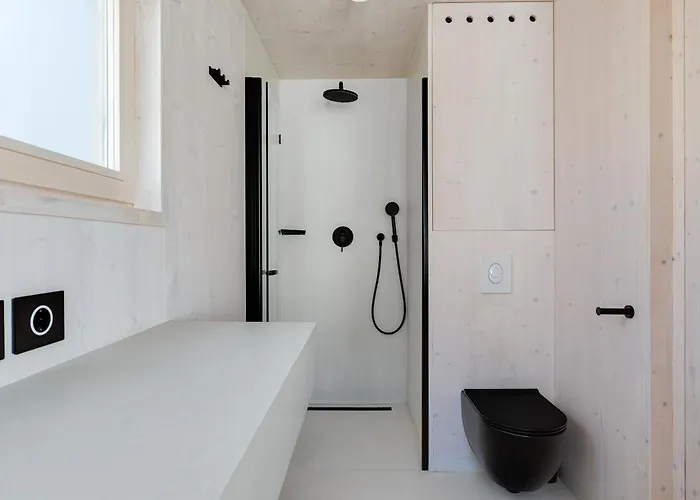 Luna Buqez - 1st Sea Line By * Drage