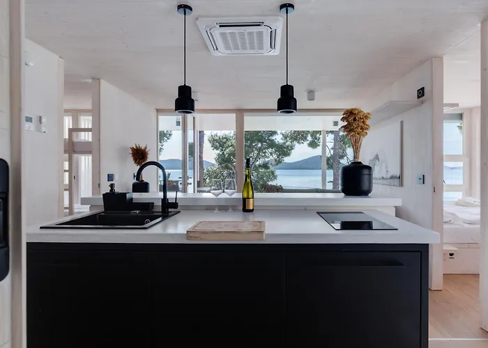 Luna Buqez - 1st Sea Line By *