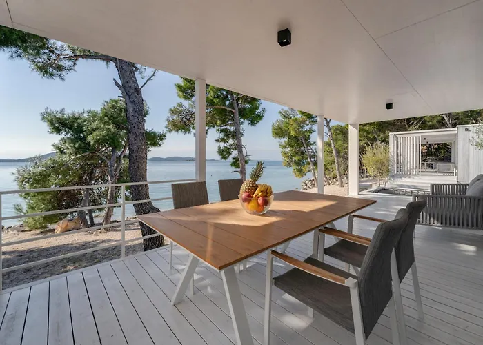 Luna Buqez - 1st Sea Line By * Drage