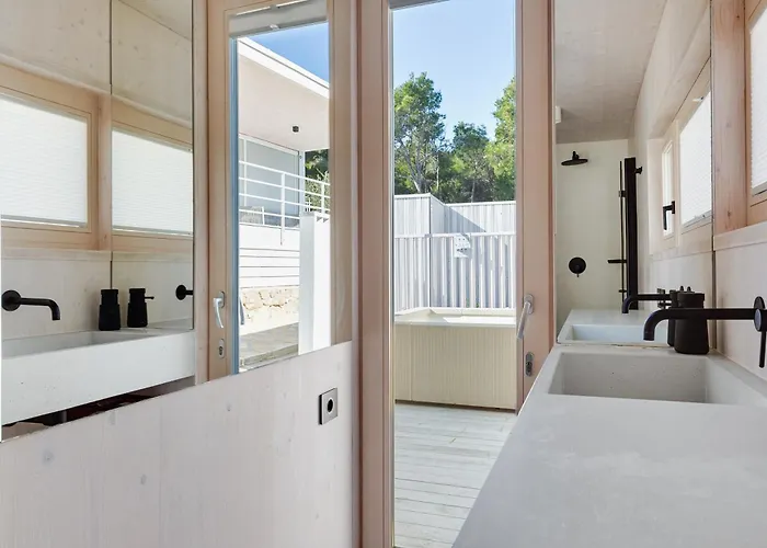 Luna Buqez - 1st Sea Line By Villa