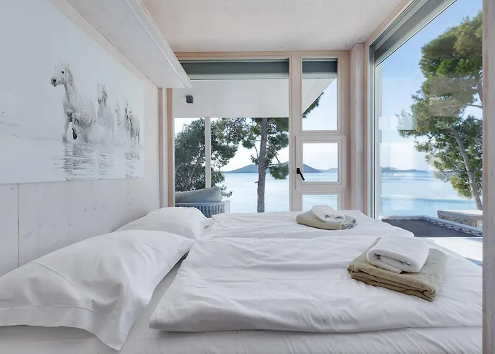 Luna Buqez - 1st Sea Line By Villa *