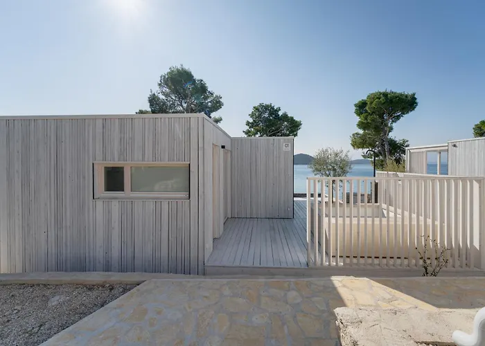 Luna Buqez - 1st Sea Line By *