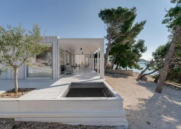 Luna Buqez - 1st Sea Line By Villa *