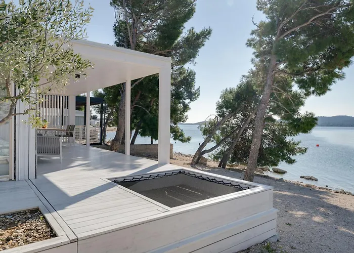 Villa Luna Buqez - 1st Sea Line By