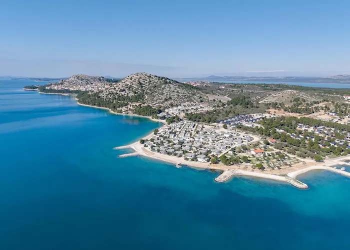 Luna Buqez - 1st Sea Line By Villa