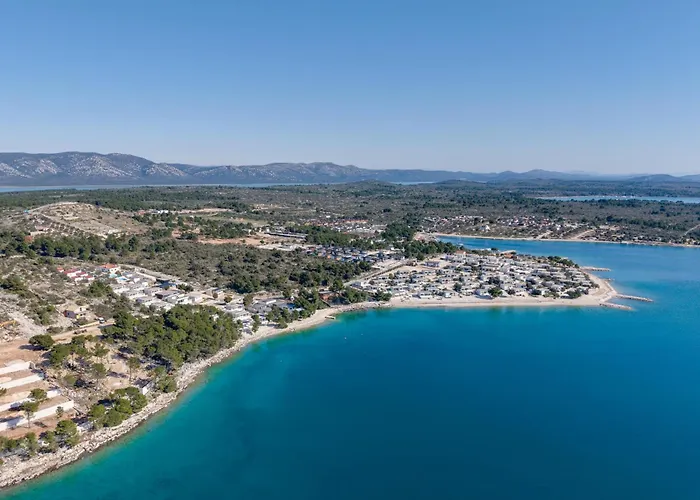 Villa Luna Buqez - 1st Sea Line By *